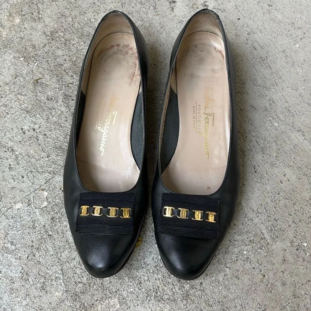 Ferragamo  Round  toe flats